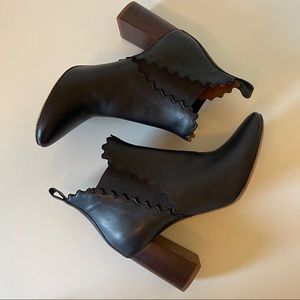 Chloé Black Lauren Scallop Leather Ankle Boots size 38.5